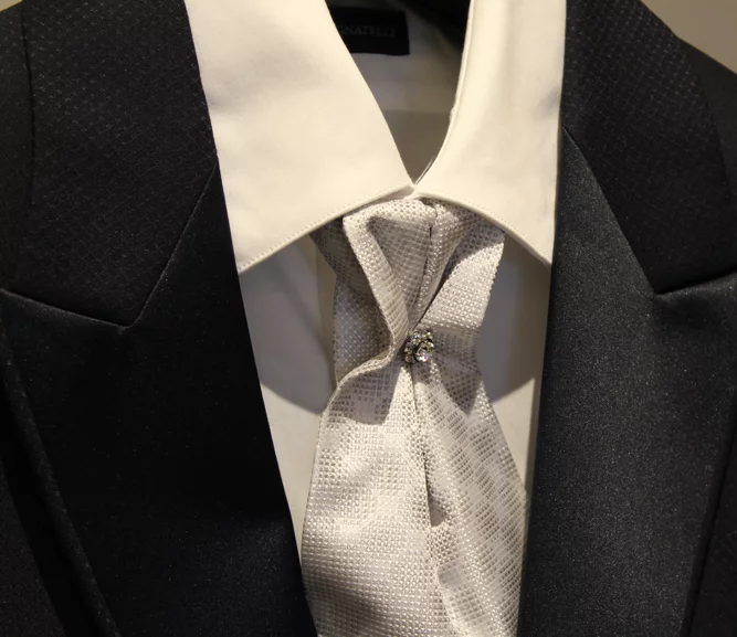 Dettaglio sartoriale abito